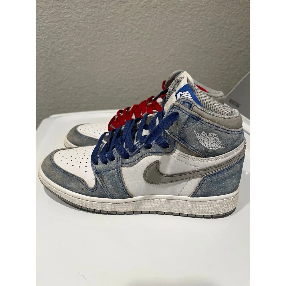 Air Jordan 1 Retro High OG Hyper Royal White Light Smoke Grey Men’s Size 6Y